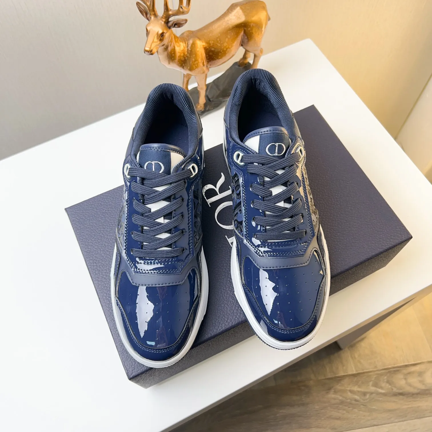 Men's Men's Shoes 💰400 [New] 🦩🦩Dior - Low-top sneakers 2025 spring men's collection new arrivals [Celebrate][Celebrate][Celebrate], reinterpret the basketball shoe design and become a classic Dior item [Strong][Strong][Strong], crafted in black and cream white smooth cowhide with beige suede, leather display on the side The CD logo, tongue, sole and back side are decorated with various distinctive details to enhance the style[666][666], while eyelet details, topstitching and rubber panels highlight the dynamic charm of its athletic style[strong][strong][strong]. It has a two-color rubber sole, which can be matched with various clothing to create a refined look. Size: 38 to 44 (45 can be customized